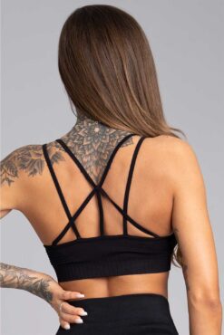 crop top juoda trumpa sportine liemenele