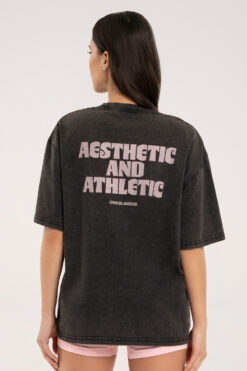 Oversize marškinėliai "Aesthetic and Athletic"